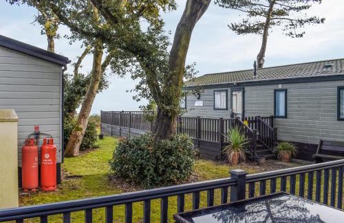 Corton House | Stunning Cliff Top Cottage - Uk48809
