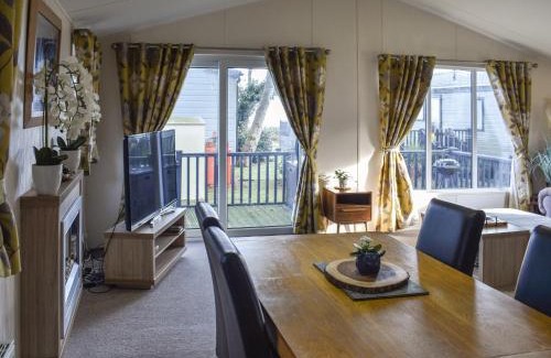 Corton House | Stunning Cliff Top Cottage - Uk48809