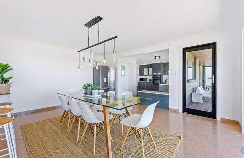 Malua Bay House | Stunning Clifftop Oasis: Breathtaking Ocean Views