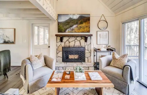 Hambleton Cottage | Stunning Coach House with two bedrooms and parking