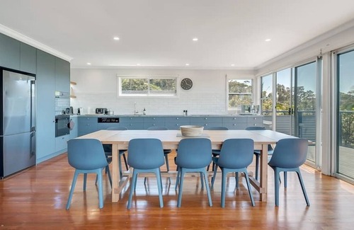 Wombarra House | Stunning Coastal Home / Views / 1 Hour From Sydney