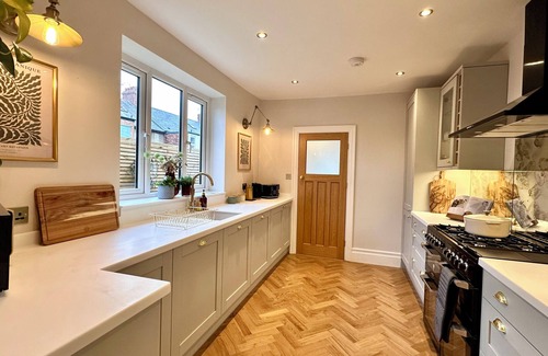 Whitley Bay House | Stunning Coastal Retreat Whitley Bay Sleeps 9