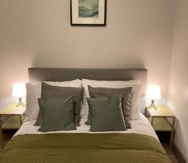 Carrickfergus House | Stunning Coastal Retreat