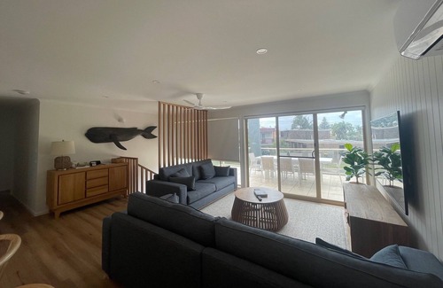 Tathra House | Stunning Coastal Retreat - Walking distance to Beach and Cafes.