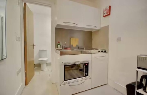 Portsmouth Apartment | Stunning Compact Studio in Portsea