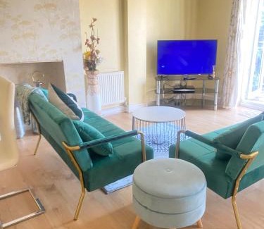 Colyers Apartment | Stunning & Cosy 4 bedroom in Erith