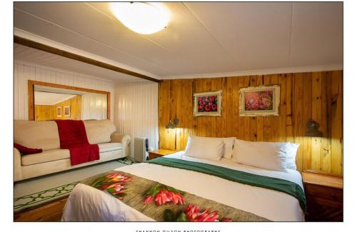 Himeville Apartment | Stunning Cosy cottages close to SaniPass mountains with Wifi and Dstv