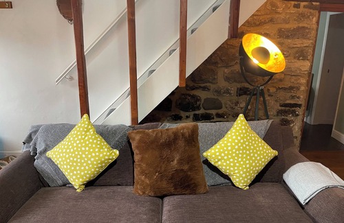 Frosterley Cottage | Stunning Cottage with Log Burner-King Bed-Parking-Wifi-Dog Friendly