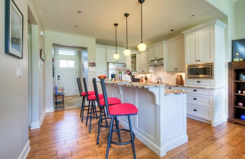 Regional District of Nanaimo House | Stunning Cottage in Quiet Community by the Beach!