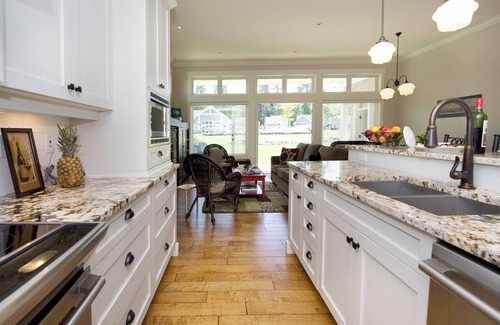 Regional District of Nanaimo House | Stunning Cottage in Quiet Community by the Beach!