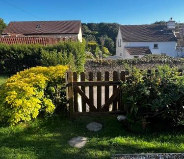 Georgeham House | Stunning Cottage Close to Amazing Beaches