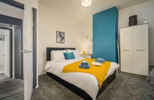 Hazel Grove Apartment | Stunning Cottage, Sleeps 7, Parking, Smart TV, Long Term Disc, Perfect For Contractors, Professionals, Families & Leisure