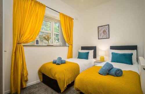 Hazel Grove Apartment | Stunning Cottage, Sleeps 7, Parking, Smart TV, Long Term Disc, Perfect For Contractors, Professionals, Families & Leisure