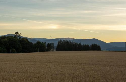 Alness House | Stunning Country Cottage in Ardross Close To Traitors Castle & NC500