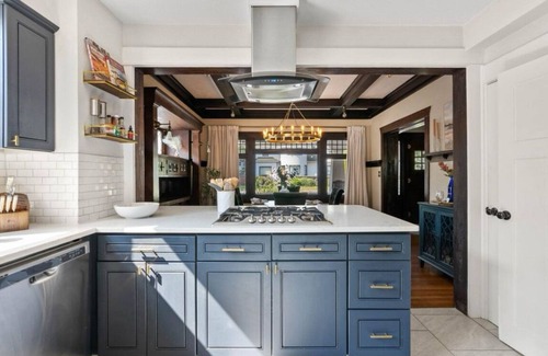 Manito House | Stunning craftsman with Pizza Oven, Hot tub, EV charging, Gym and Game Room