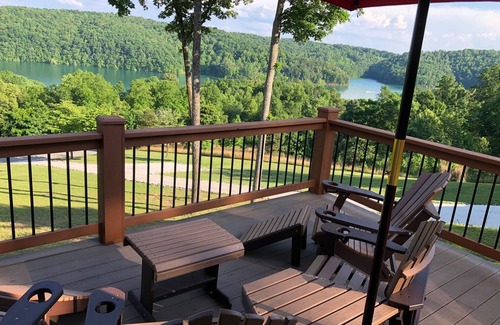 La Follette House | Stunning Deerfield Resort Lake and Mountainview Home