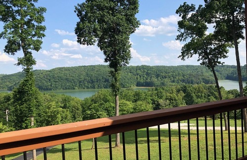 La Follette House | Stunning Deerfield Resort Lake and Mountainview Home