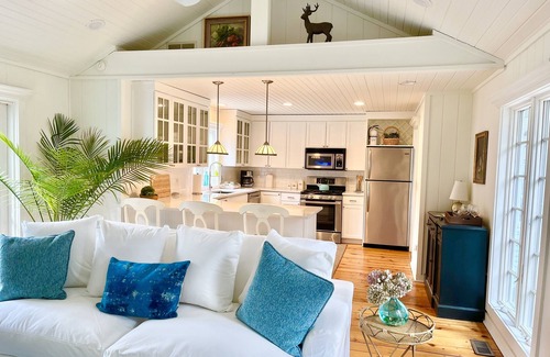 Lakeside Cottage | Stunning designer cottage just 2 blks to private beach.! Sleeps 8.