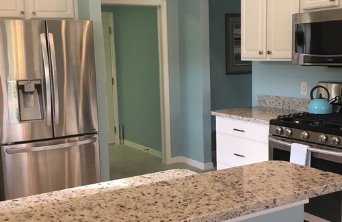 Virginia Trace House | Stunning Designer Pool Home,: Spa, Golf View, Golf Cart, Walk to Square