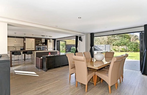 Southampton House | Stunning Detached House in Bassett