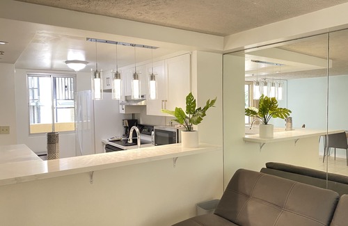 Diamond Head - Kapahulu - St. Louis Apartment | Stunning! Diamond Head Oceanfront Lanai Condo - Sleeps 5