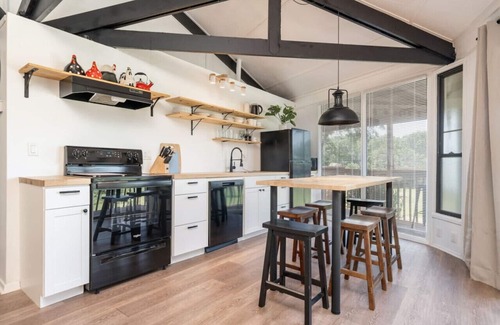Jones Mills House | Stunning Diamondhead Retreat