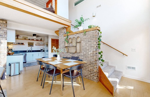 Alexander House | Stunning Dog-friendly Mountain Retreat with 4 BR and views