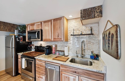 Blowing Rock Cottage | STUNNING Downtown-Fenced Yard-Private Hot Tub-Fire Pit