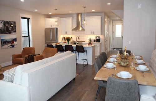 Garden District House | Stunning Downtown Home on Sherman Avenue