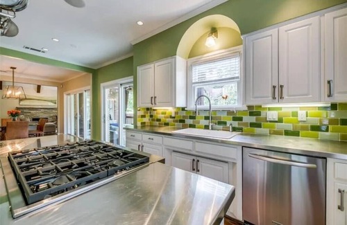 Hollywood - Santa Monica House | Stunning E Dallas 3BR Pool Spa Fireplace Retreat