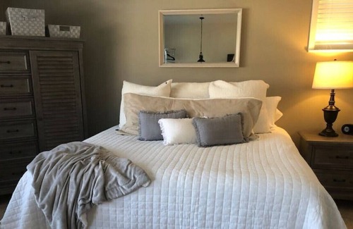 East End Condo | Stunning East End Studio by downtown & river