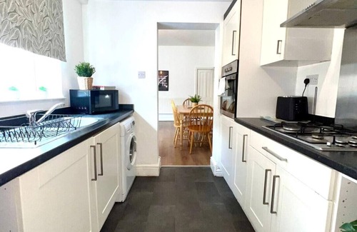 Wigan House | Stunning Escape: 3 Bedroom House in Wigan