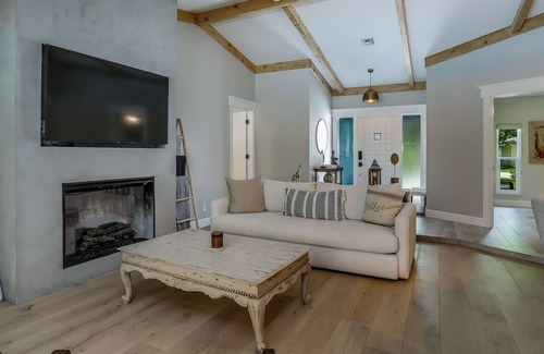 Cypress Lakes Estates House | Stunning escape with private saltwater pool, Peloton bike & central AC