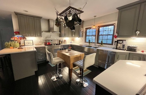 Kingston House | Stunning Estate w/Hot Tub- 5 minutes from Uptown Kingston