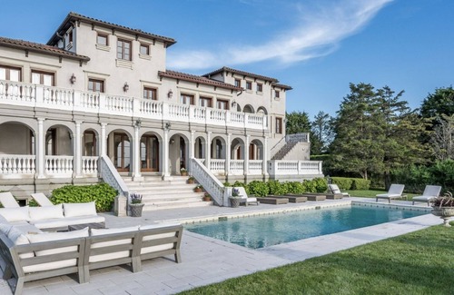 Bridgehampton House | Stunning fall sunsets, coveted location on Mecox Bay - recently furnished