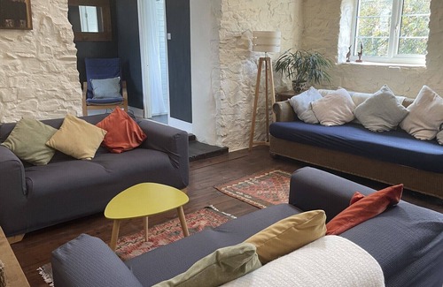 Black Torrington House | Stunning family and pet friendly rural retreat on the River Torridge. Sleeps 10.