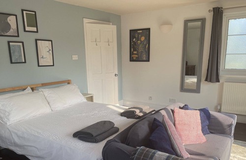 Black Torrington House | Stunning family and pet friendly rural retreat on the River Torridge. Sleeps 10.