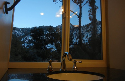 June Lake House | Stunning Family Chalet -Incredible Waterfall Views - Dog Friendly Pool Table