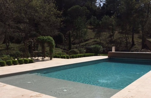 Le Barroux House | Stunning family house & pool close to Mt Ventoux set in woodland and vineyards