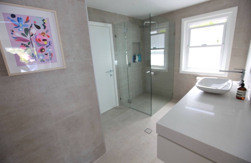 Lane Cove House | Stunning family resort style, close to everything