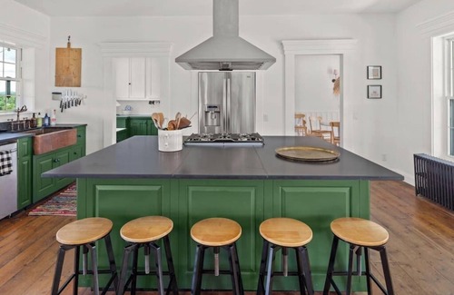 Morrisville House | Stunning Farmhouse 5 minutes to Stowe with Views!