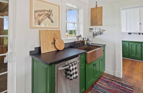 Morrisville House | Stunning Farmhouse 5 minutes to Stowe with Views!