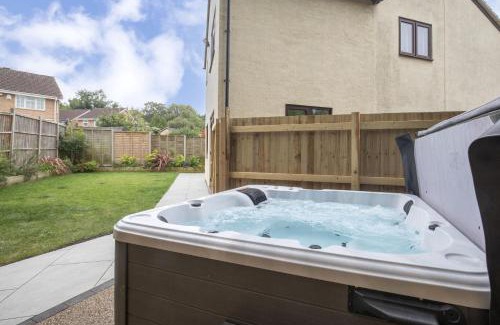 Cheltenham House | Stunning Five Bed Detached Home with Hot Tub