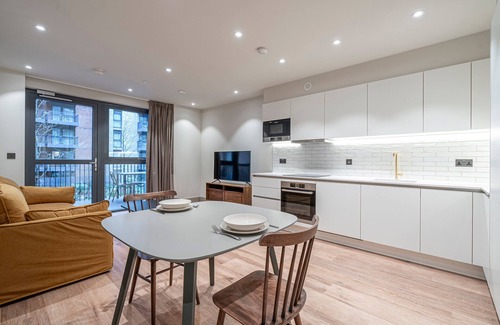 Tottenham Hale Apartment | Stunning Flat in North London
