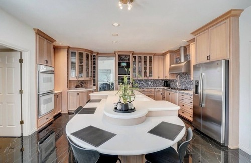 Bull Mountain House | Stunning Former Street Of Dream