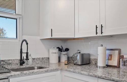 South Gate House | Stunning Furnished Modern Home