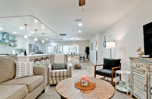Bradenton House | 🌟 STUNNING!- Game Room, Pool, Beaches & Full Remodel!