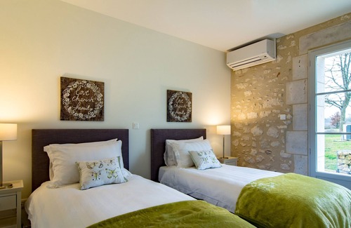 Eymet House | Stunning gite with beautiful pool and countryside, easy walk into town