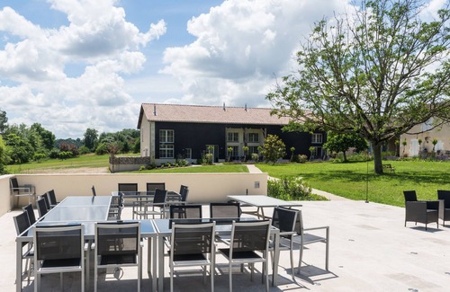 Eymet House | Stunning gite with beautiful pool and countryside, easy walk into town