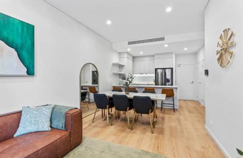 West End Apartment | Stunning Helia Sanctuary - West End w parking and pool